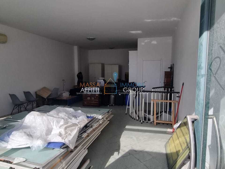Erhvervsejendom i Carrara, Massa and Carrara - foto 3