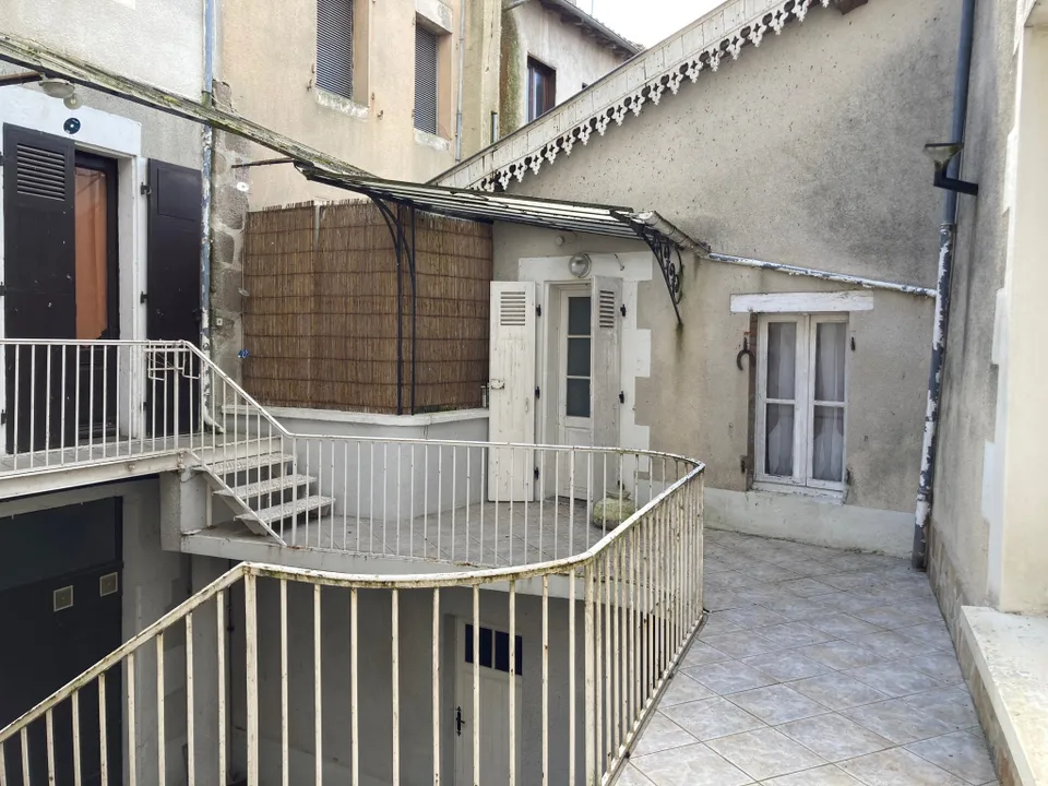 Casa de pueblo en Confolens, Charente - foto 1