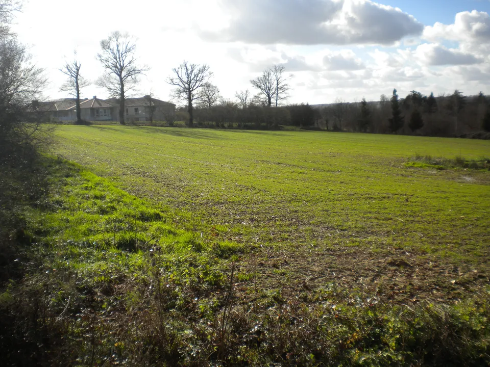 Helårsgrund i Confolens, Charente - foto 4