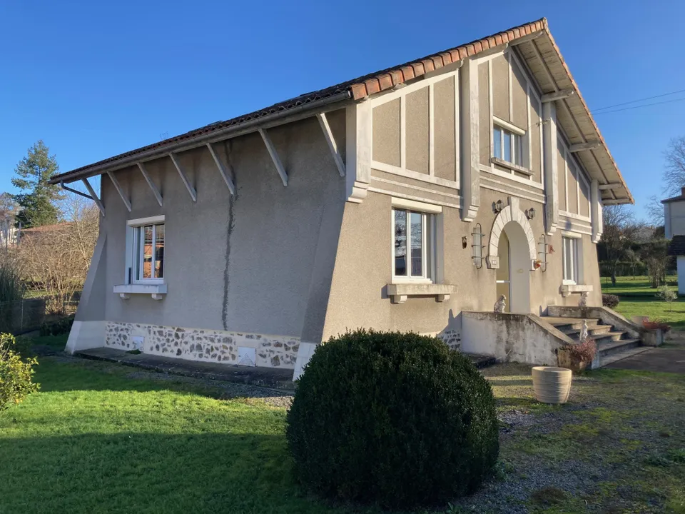 Villa en Confolens, Charente - foto 1
