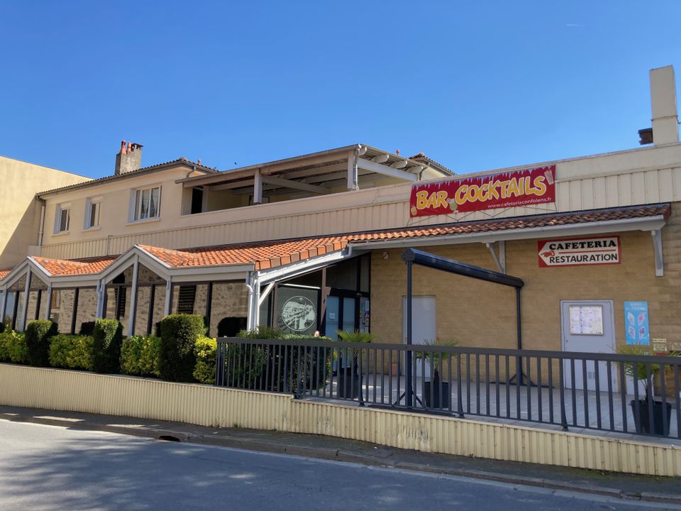 Erhvervsejendom i Confolens, Charente - foto 1