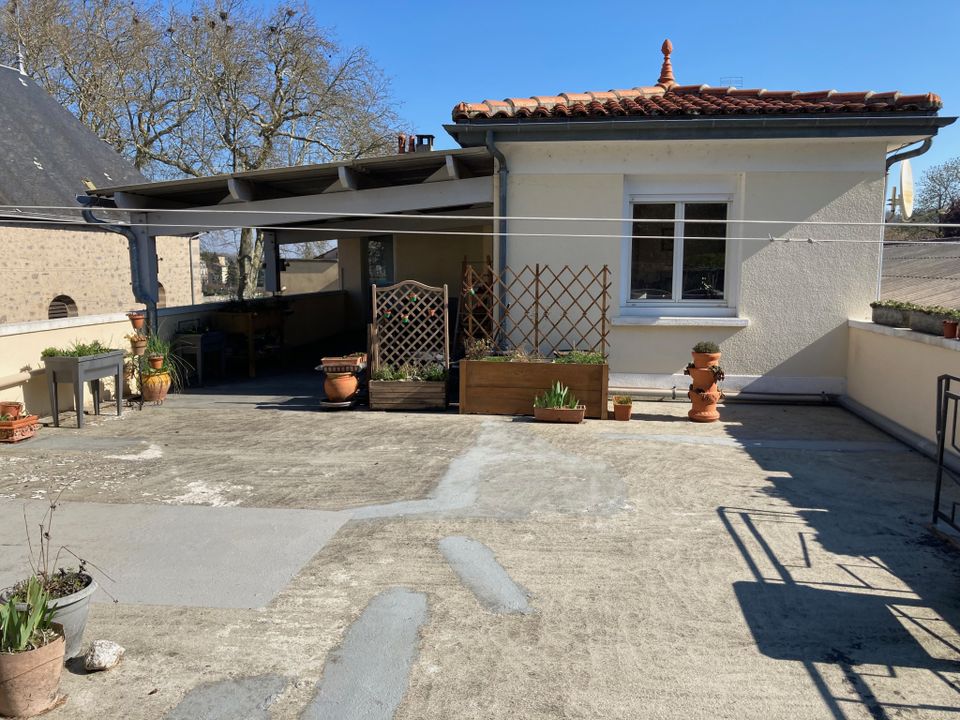 Erhvervsejendom i Confolens, Charente - foto 3