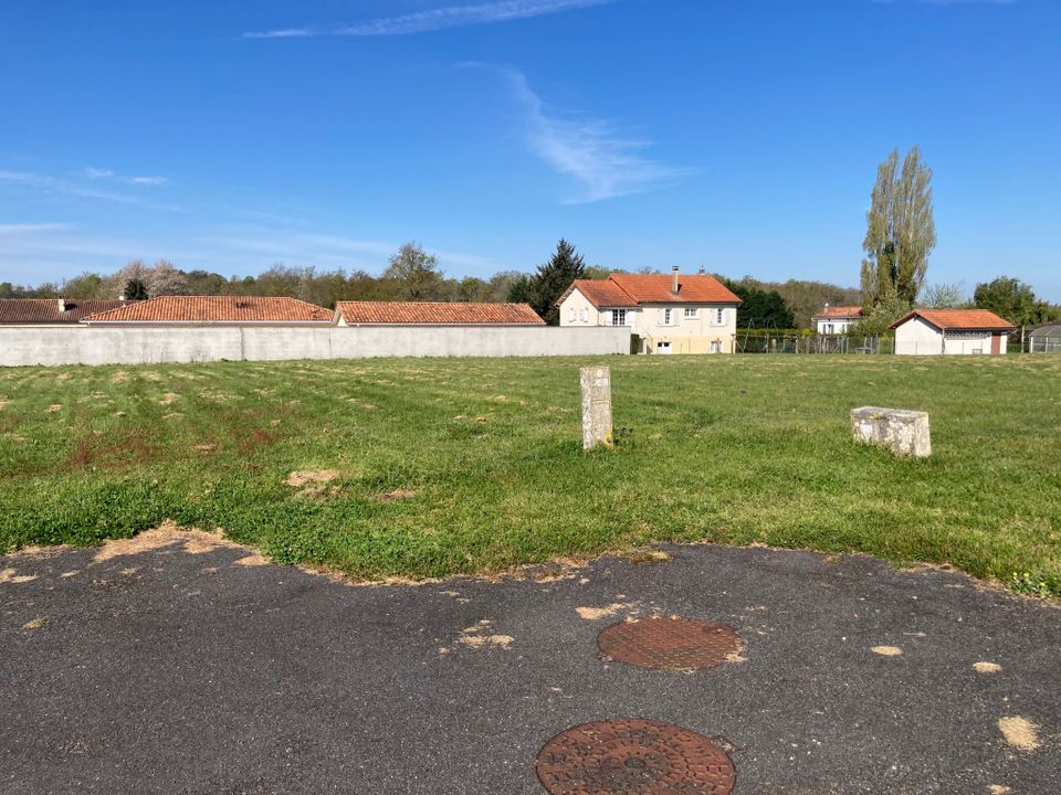 Helårsgrund i Hiesse, Charente - foto 2