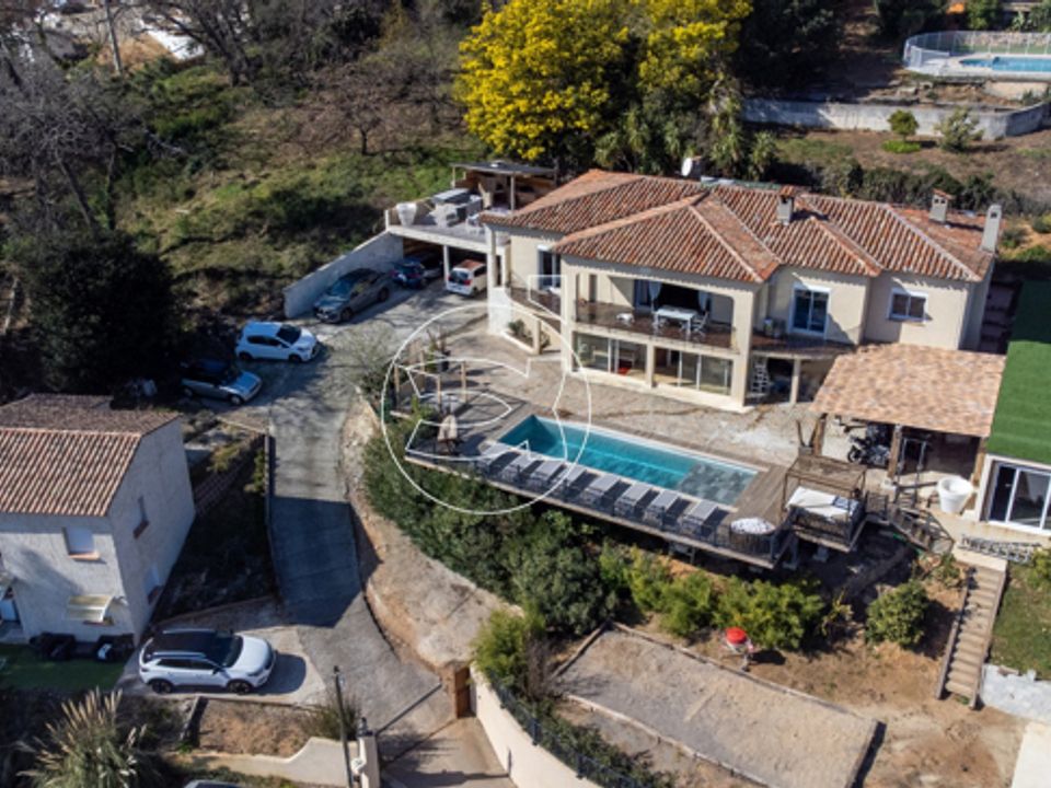 Villa i Vallauris, Alpes-Maritimes - foto 1