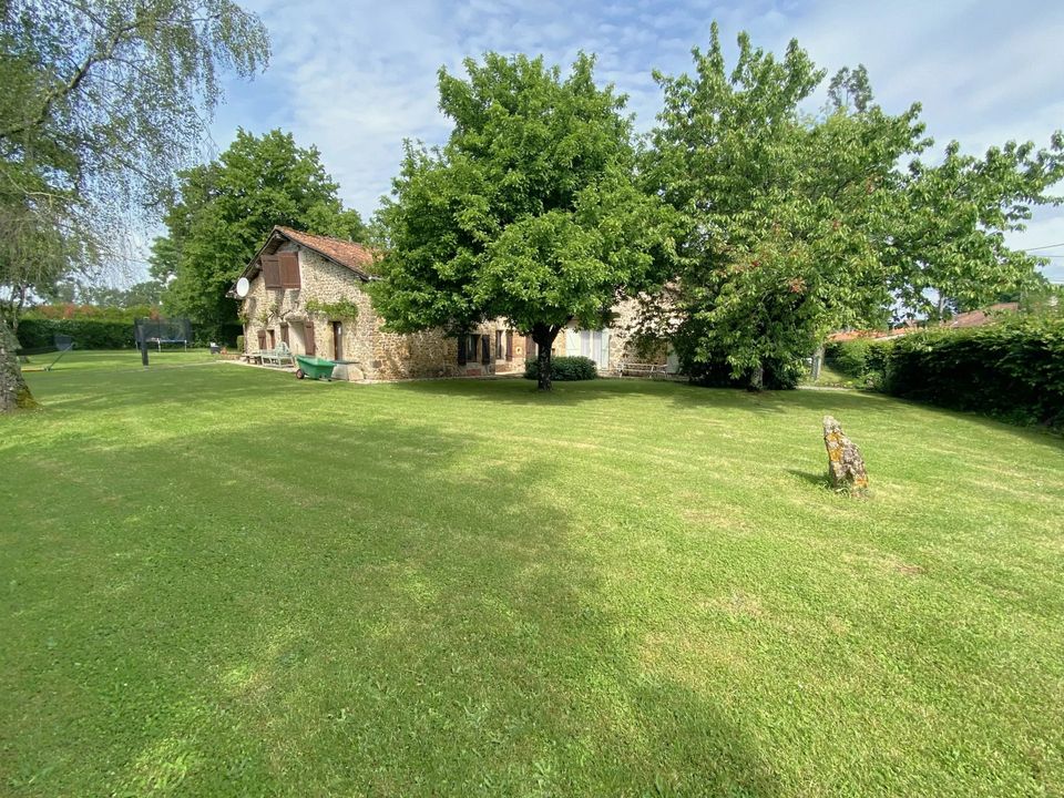 Villa i Chasseneuil-sur-Bonnieure, Charente - foto 1