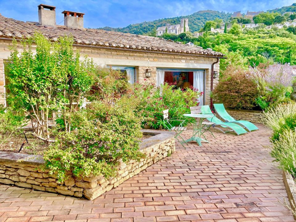 Villa in Oppede, Vaucluse - photo 1