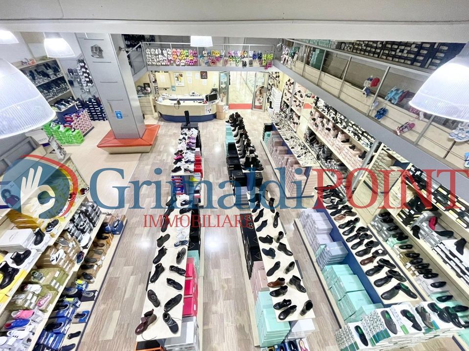 Commercial property in Lecce, Lecce - photo 1