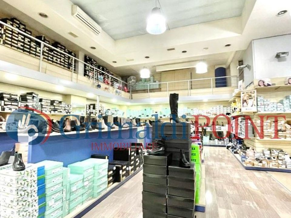 Commercial property in Lecce, Lecce - photo 2