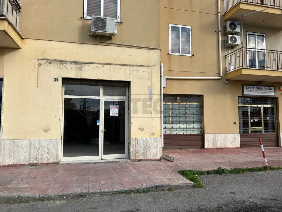 Erhvervsejendom i Caltanissetta, Caltanissetta - foto 1