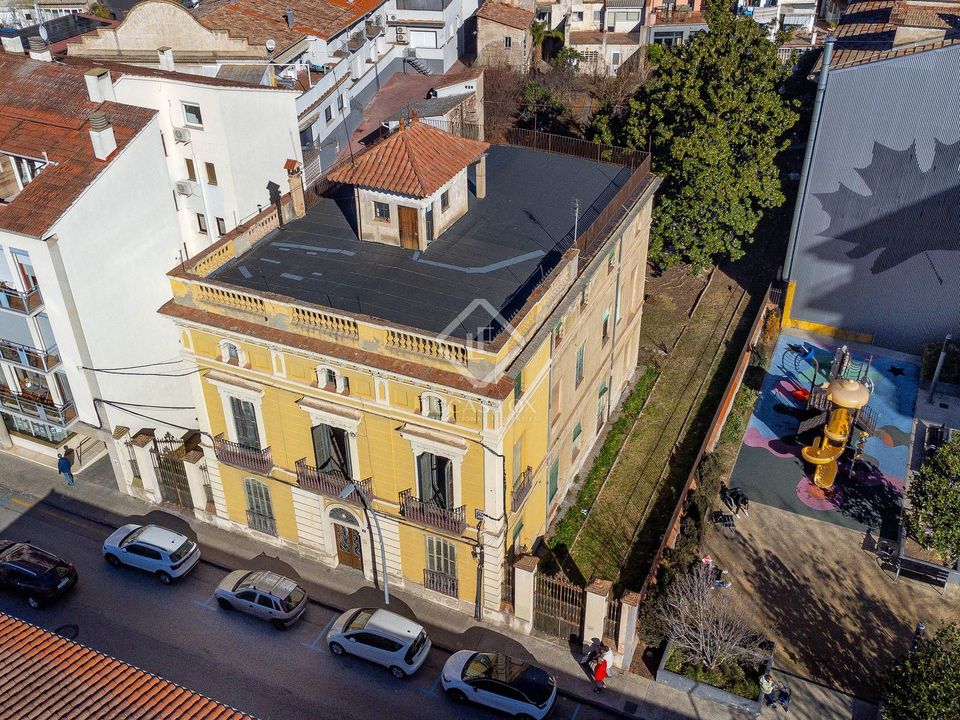 Erhvervsejendom i Olot, Gerona - foto 1