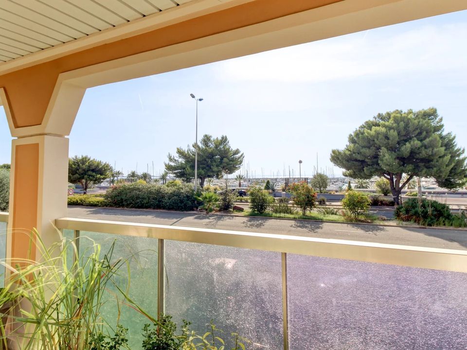 Lejlighed i Saint-Laurent-du-Var, Alpes-Maritimes - foto 2