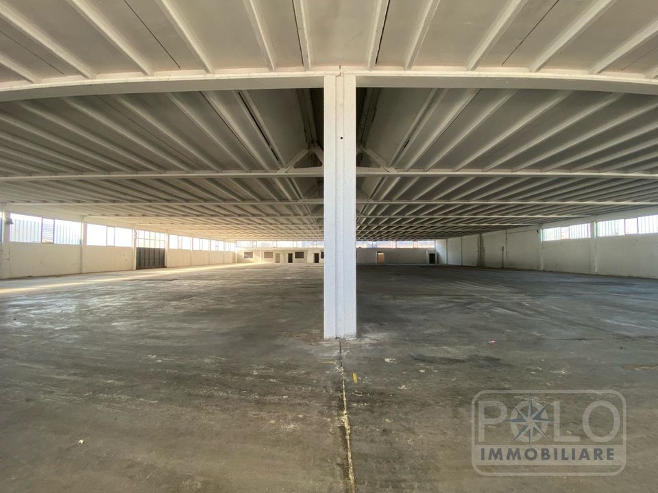 L'establiment comercial a Bubbiano, Milan - foto 3