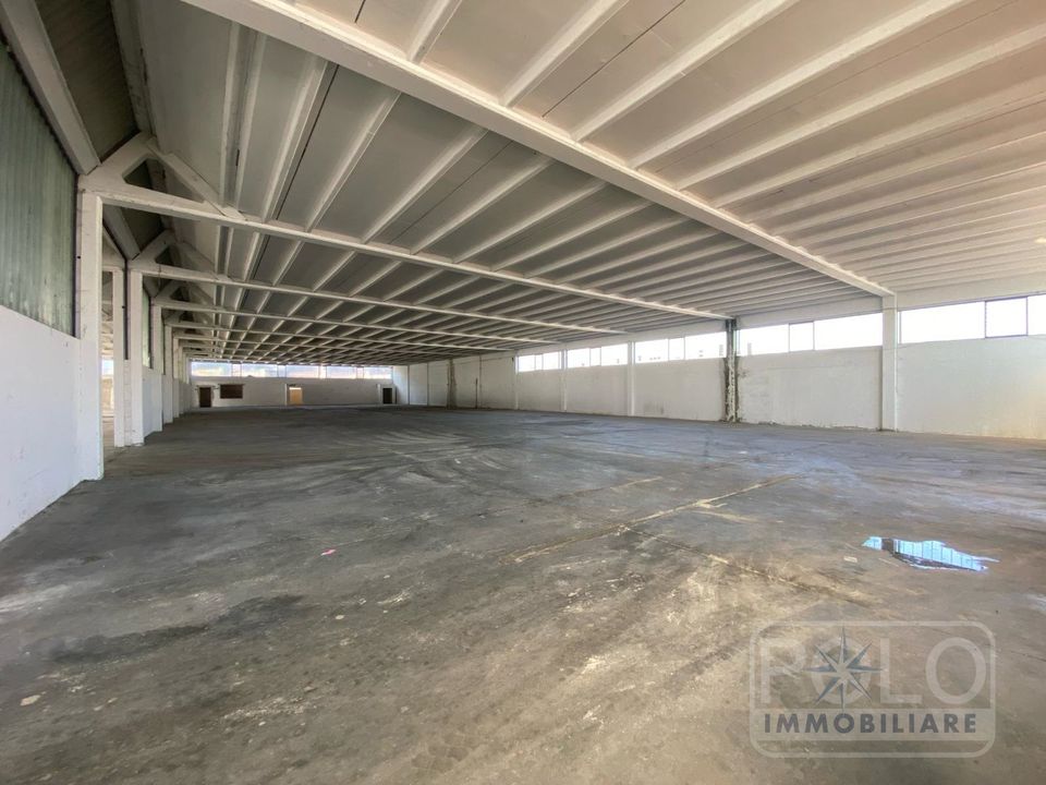 L'establiment comercial a Bubbiano, Milan - foto 4