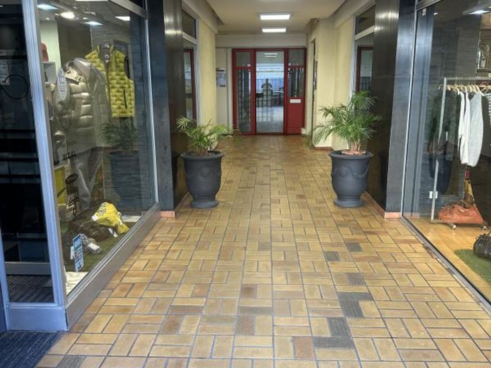 Erhvervsejendom i Alès, Gard - foto 3