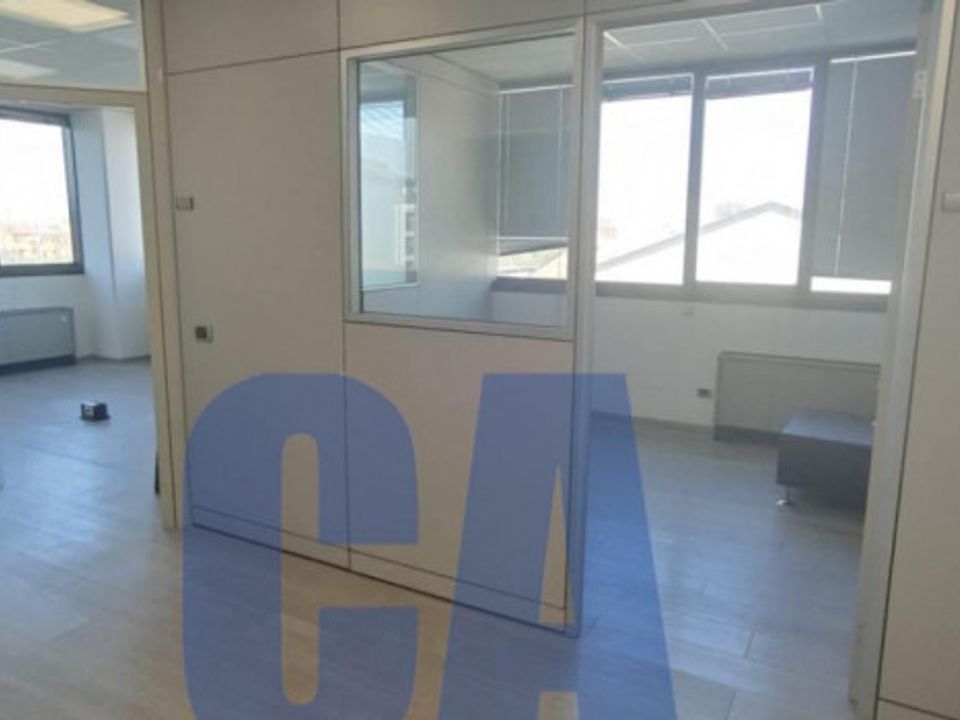 L'establiment comercial a Vimodrone, Milan - foto 3