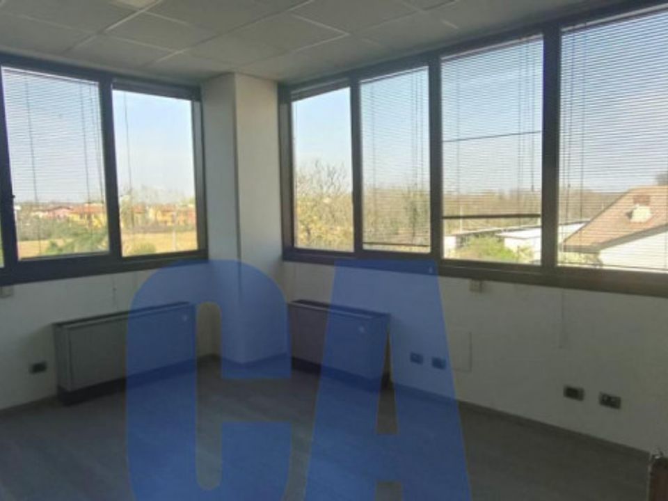 L'establiment comercial a Vimodrone, Milan - foto 4