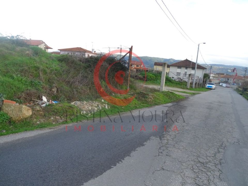Helårsgrund i Santa Cruz-Trindade e Sanjurge, Vila Real - foto 1