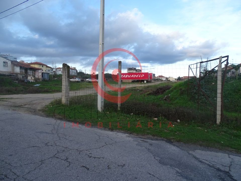 Helårsgrund i Santa Cruz-Trindade e Sanjurge, Vila Real - foto 4