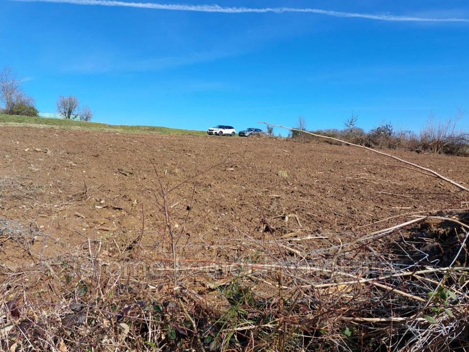 Helårsgrund i Montaignac-sur-Doustre, Correze - foto 1