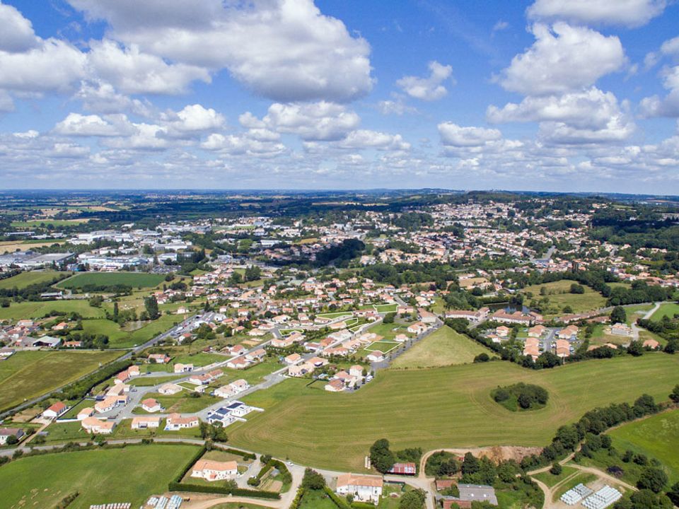 Helårsgrund i Pouzauges, Vendee - foto 1
