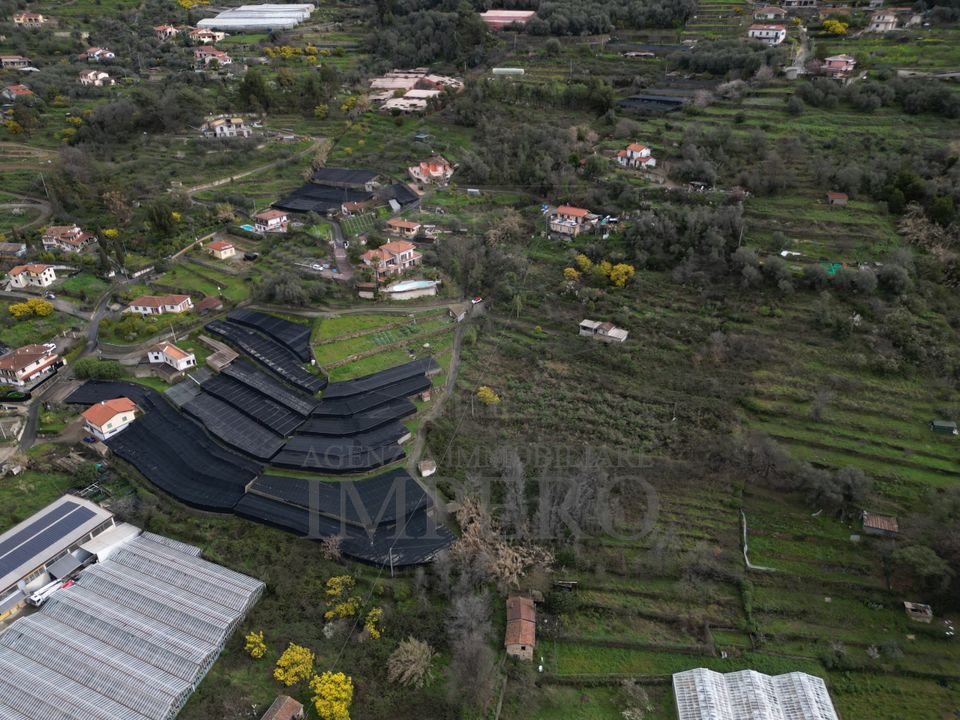 Erhvervsejendom i Vallecrosia, Imperia - foto 1