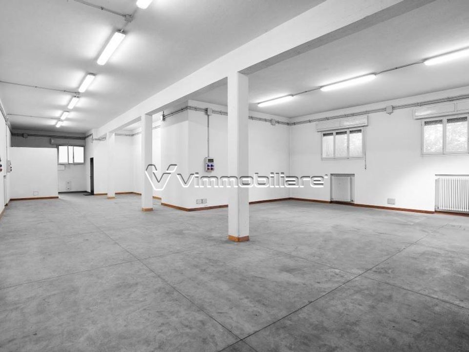 L'establiment comercial a Albettone, Vicenza - foto 1