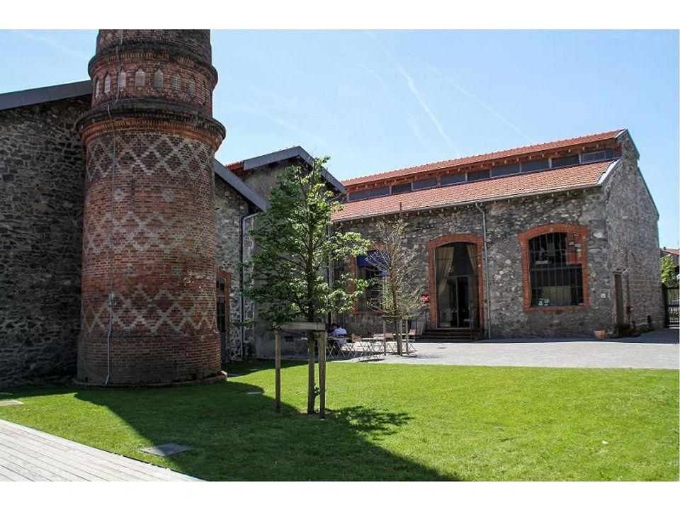 Erhvervsejendom i Chazelles-sur-Lyon, Loire - foto 1