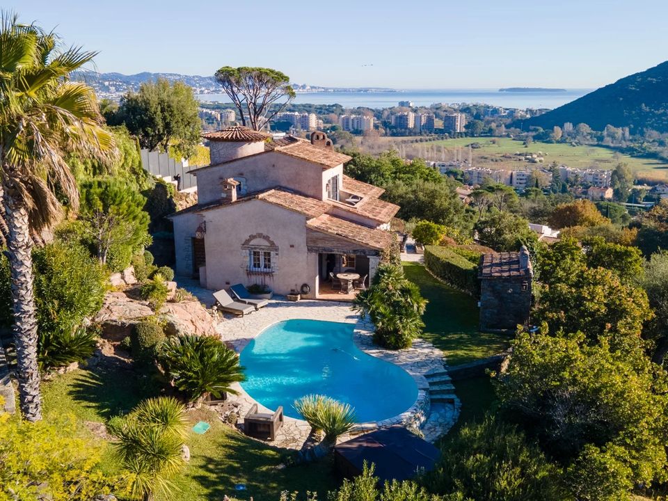 Villa i Mandelieu-la-Napoule, Alpes-Maritimes - bilde 1