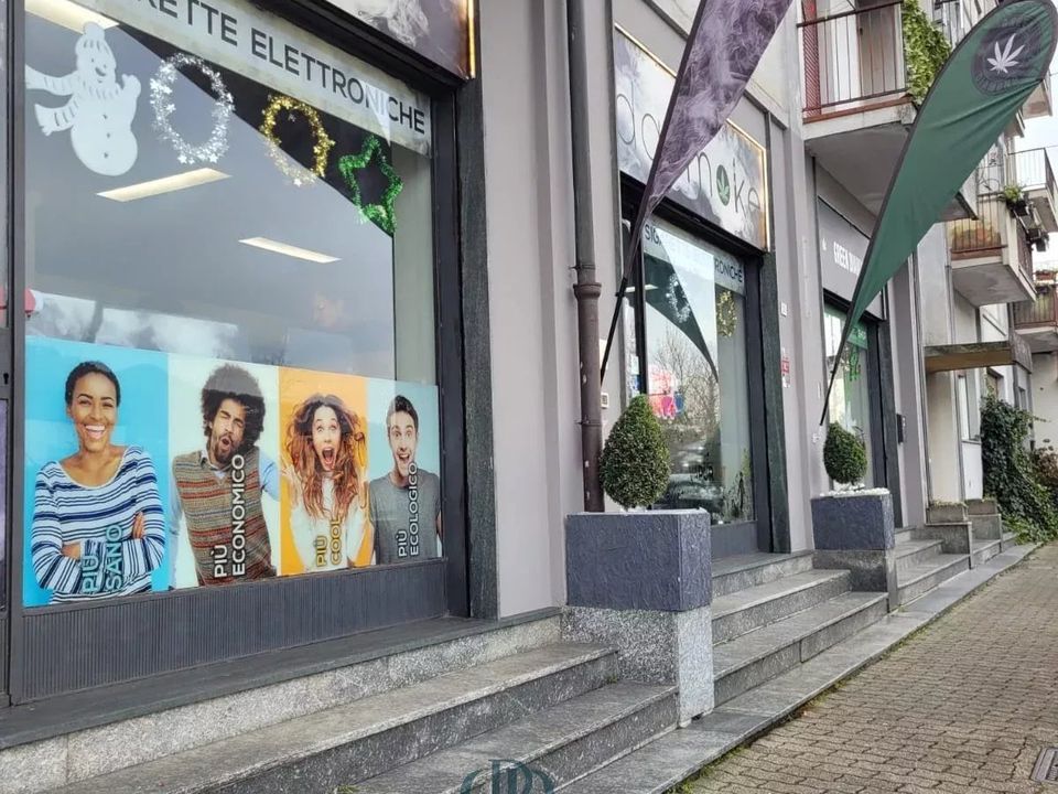 Erhvervsejendom i Tavernerio, Como - foto 1