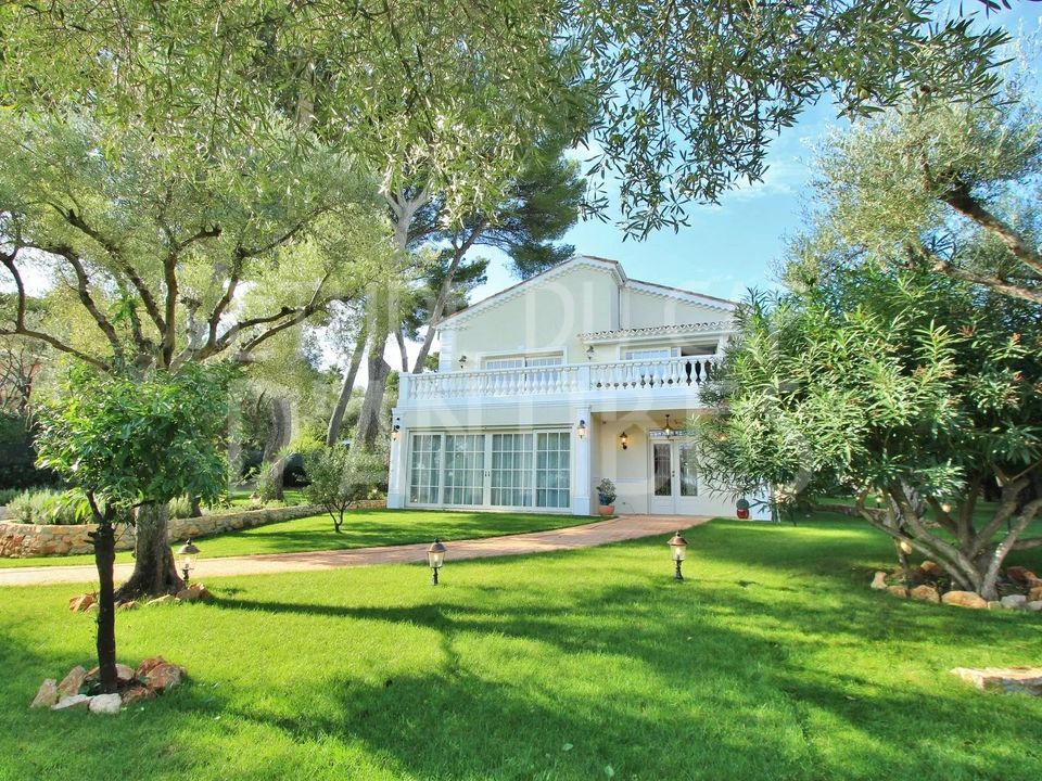 Villa i Antibes, Alpes-Maritimes - foto 1