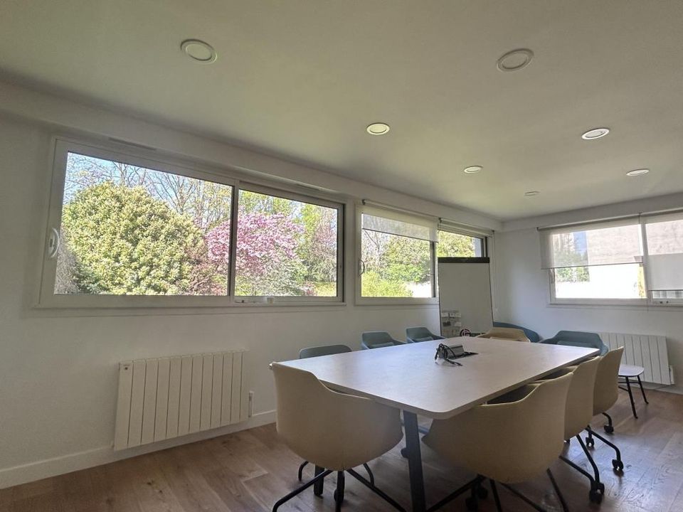 Commercial property in Garches, Hauts-de-Seine - photo 1