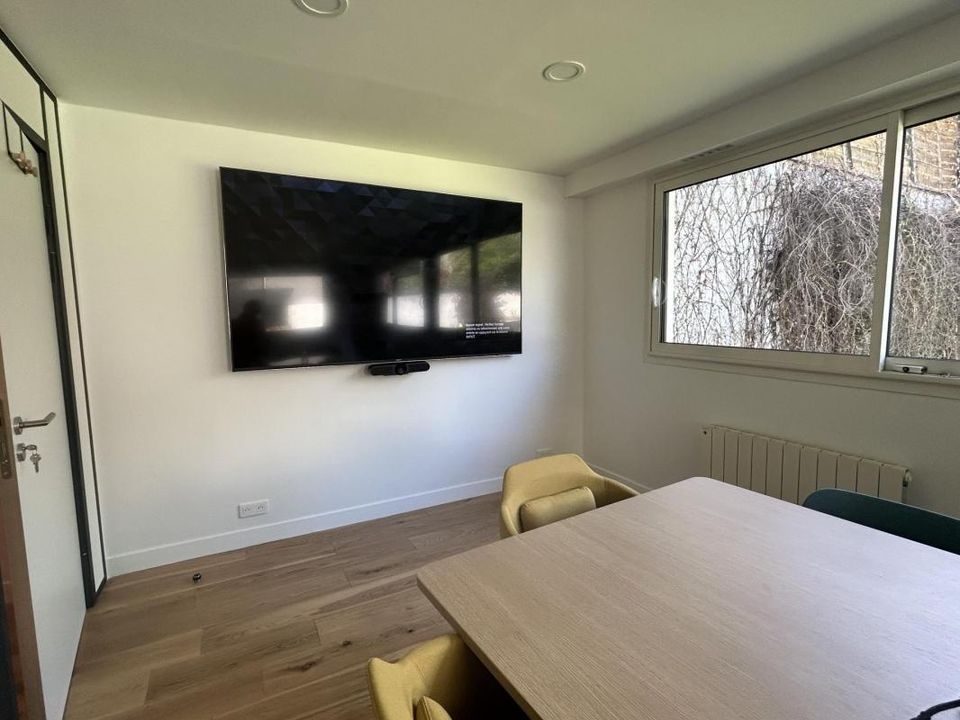 Commercial property in Garches, Hauts-de-Seine - photo 2