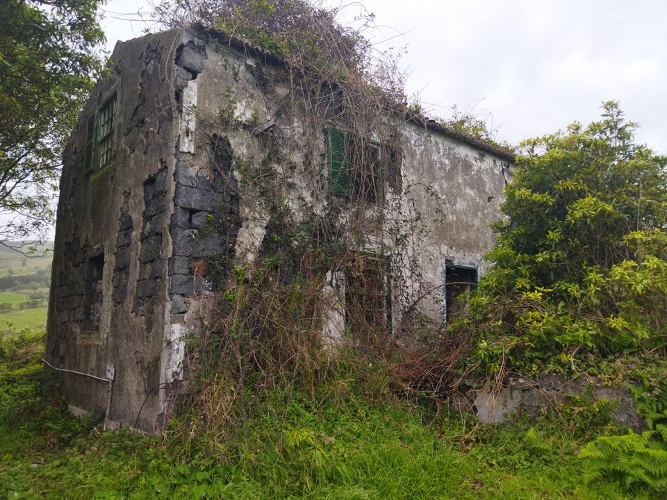 Ruina en Horta, Faial - foto 5