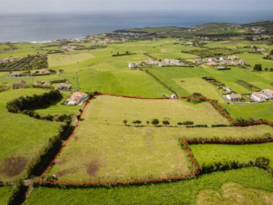 Ruina en Horta, Faial - foto 1