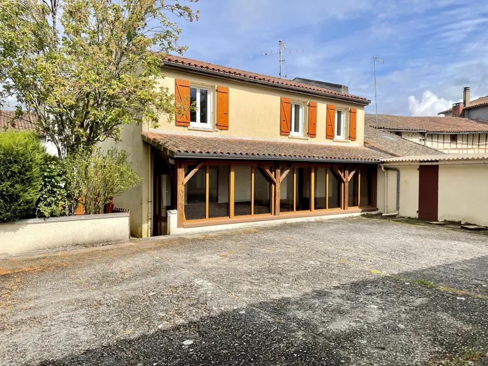 Villa en Confolens, Charente - foto 1