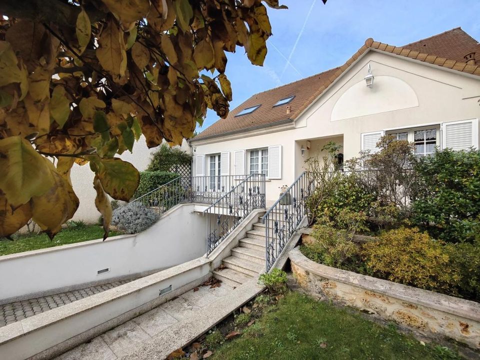 Villa i Les Clayes-Sous-Bois, Yvelines - foto 1