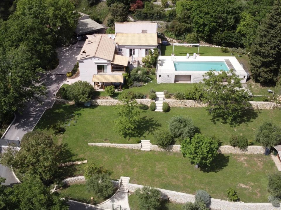 Villa i Tourrettes-sur-Loup, Alpes-Maritimes - foto 1