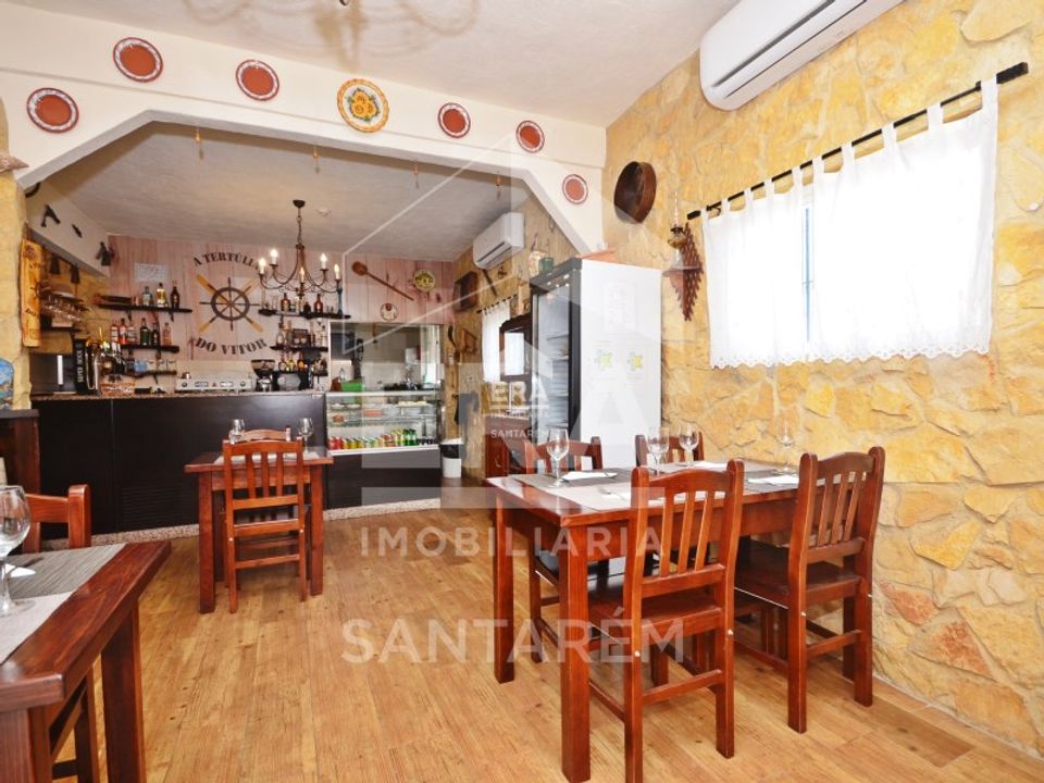 Erhvervsejendom i Alcanhoes, Santarem - foto 1
