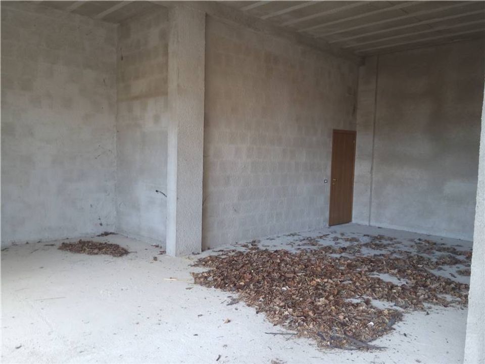 Garage in Matelica, Macerata - photo 3