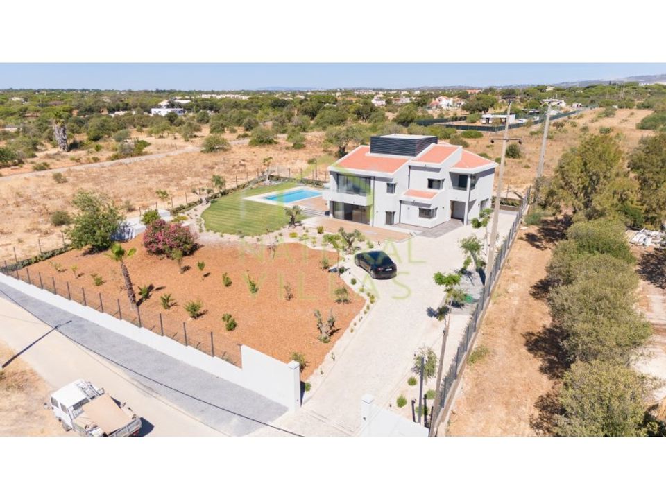 Villa i Quarteira, Faro - foto 1