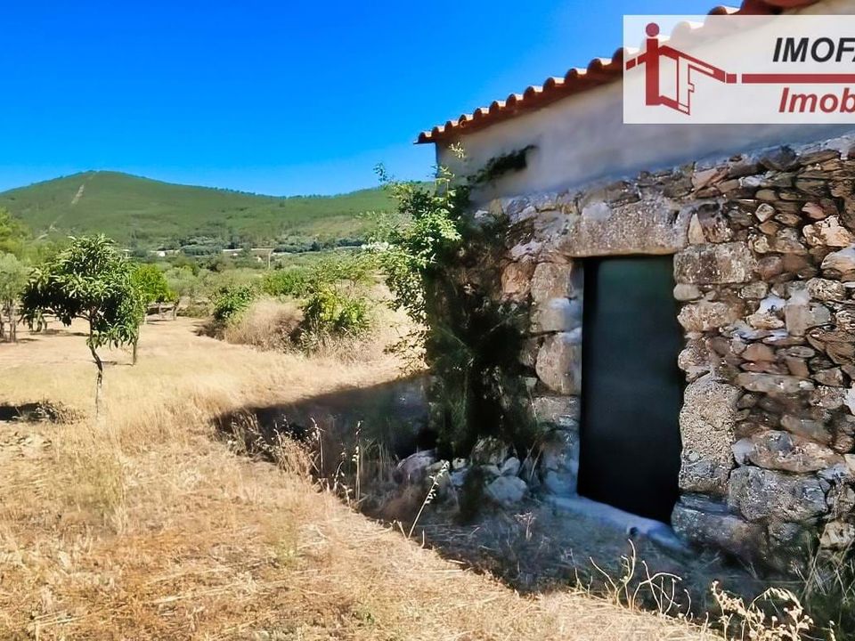 Farm hus i Vale de Prazeres e Mata da Rainha, Castelo Branco - foto 1