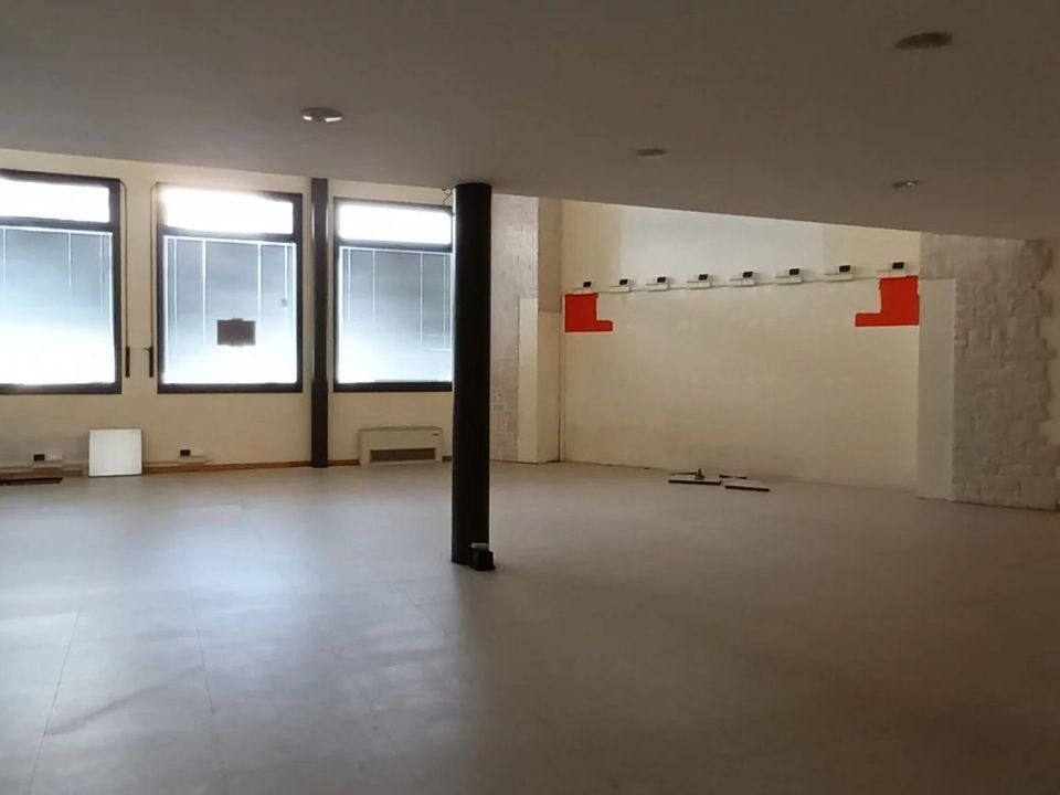 Erhvervsejendom i Vittorio Veneto, Treviso - foto 2