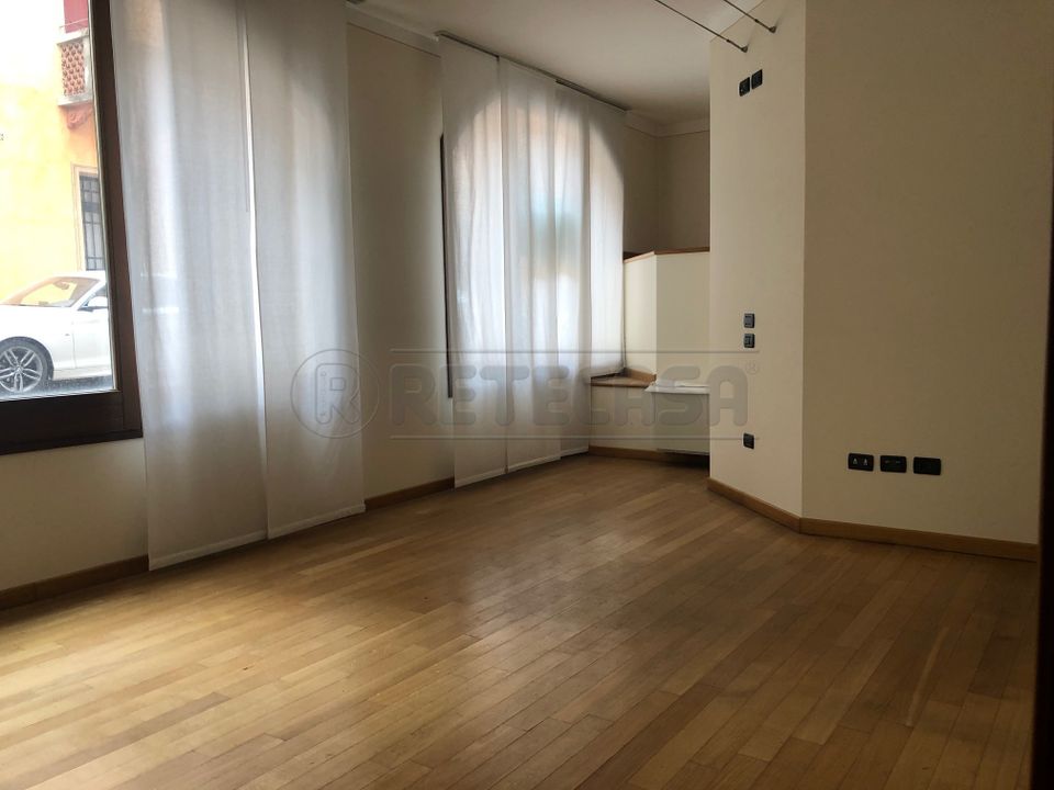 Erhvervsejendom i Bassano del Grappa, Vicenza - foto 3