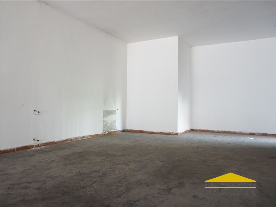Erhvervsejendom i Carrara, Massa and Carrara - foto 2