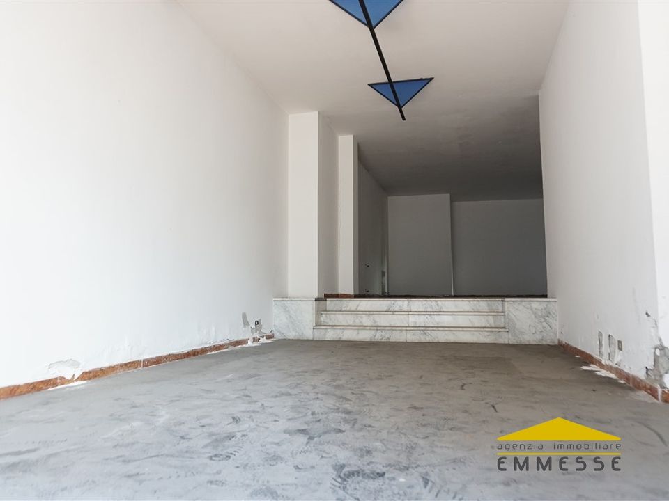 Erhvervsejendom i Carrara, Massa and Carrara - foto 3