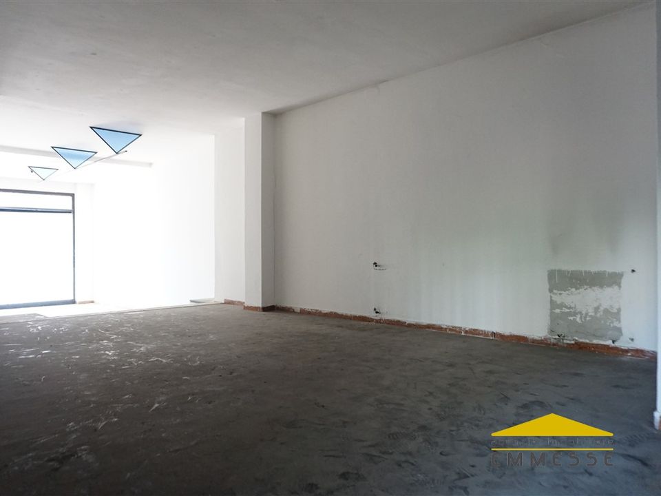 Erhvervsejendom i Carrara, Massa and Carrara - foto 5