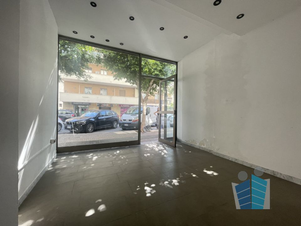 Commercial property in Lecce, Lecce - photo 2
