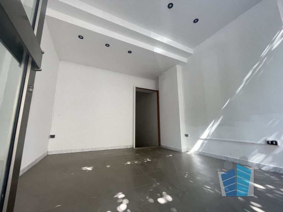 Commercial property in Lecce, Lecce - photo 4