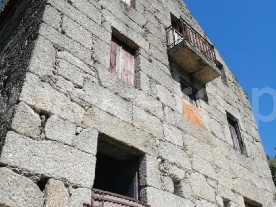 Erhvervsejendom i Seia, Guarda - foto 1