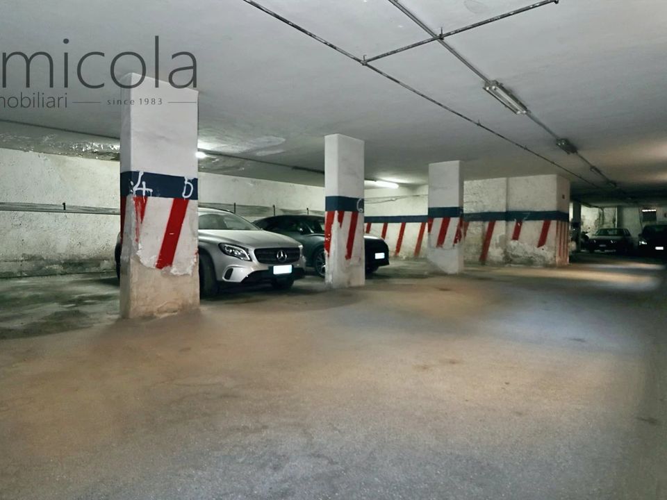 Garage i Naples, Naples - foto 3